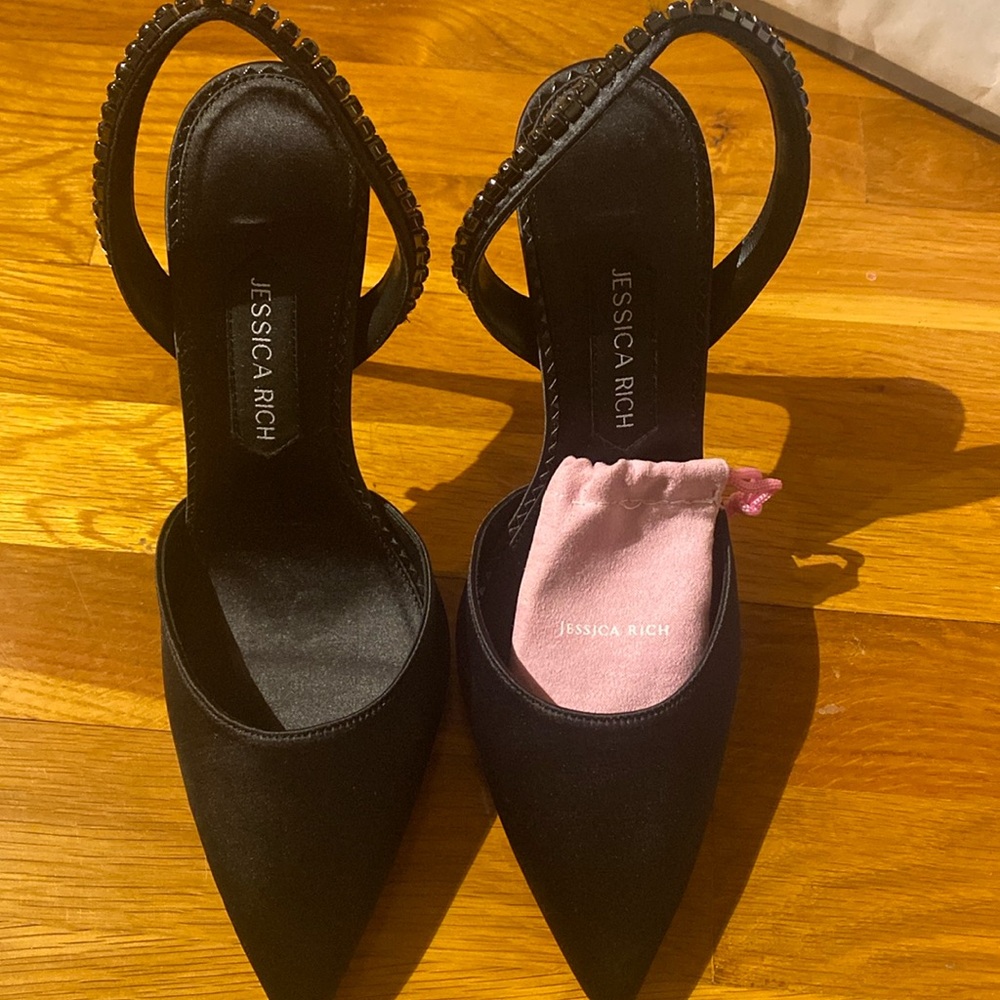 New without tag Black satin Jessica Rich heels